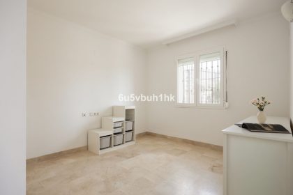 95b199ea83643859fae29515935d9780 - 23