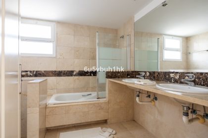 95b199ea83643859fae29515935d9780 - 30