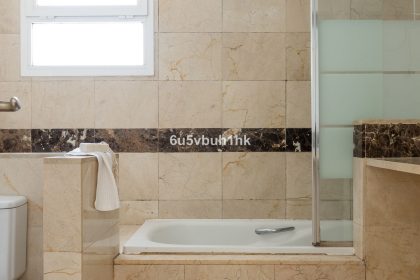 95b199ea83643859fae29515935d9780 - 32