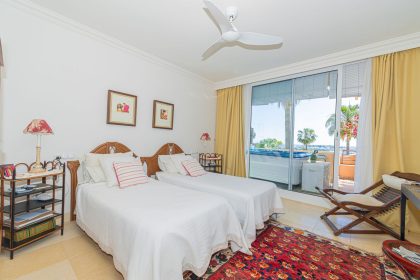 b28a6cb9f476ed2ac90498650b6f5080 - 33