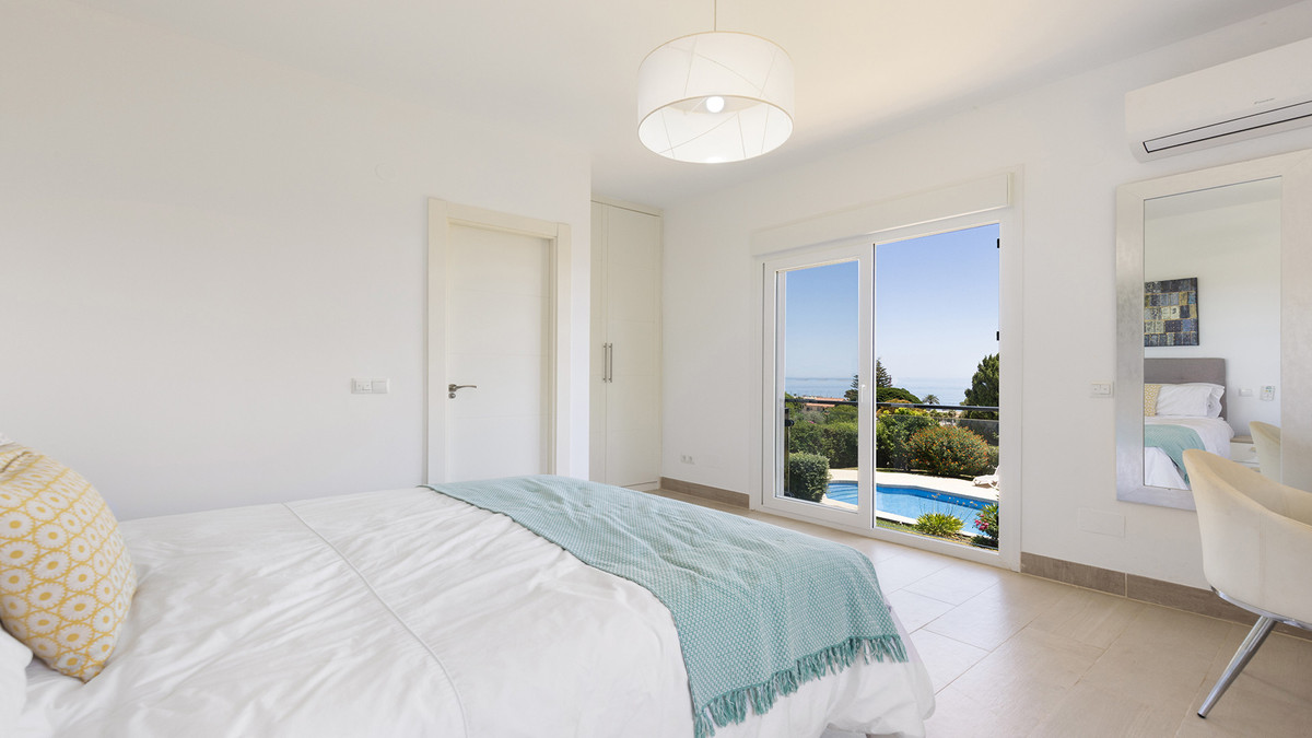 ba4553c3ddedc037c3fcb705a3673b74 - 18