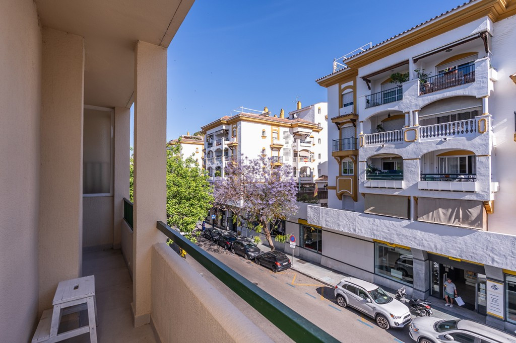 dc5ae19060d1a0aecb1e10f836852327 - 2