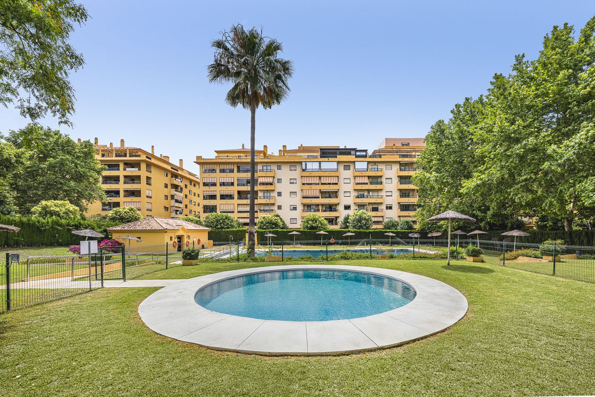 f3e9f7b5e05bac270e2cdb6ee07dd1a0 - 41