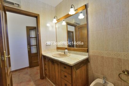 fe863f2063b63f8fb0ff00106a924067 - 24