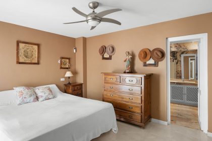 ec8859bed3aa38ae6b857a838afe1aee - 12